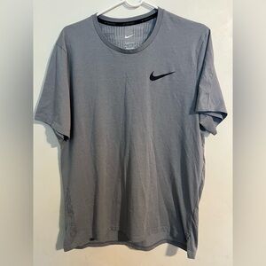 Nike Men's Light Gray Short Sleeve Tee